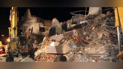 'Ahmadobod shahrida 4 qavatli turar joy binosi qulab tushdi'ning rasmi