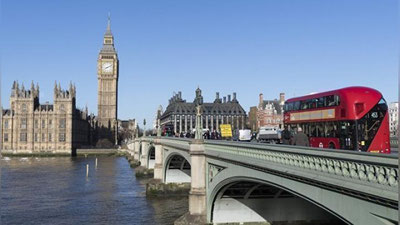 'Angliyada avtobus ag`darilishi oqibatida 40 kishi jabrlandi'ning rasmi