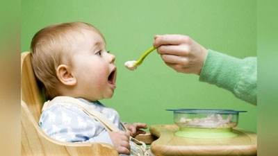 'Choy taqiqlanadi, bo`tqalar esa oz-ozdan navbat bilan... SSV bir yoshgacha bo`lgan bolalarning qo`shimcha ovqatlanishi bo`yicha tavsiyalarni ishlab chiqdi'ning rasmi