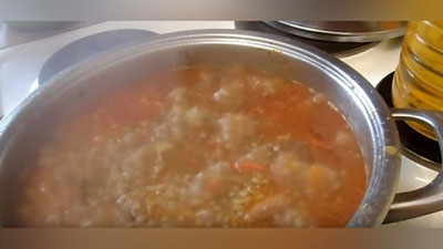 'Namangandagi bog`chada bolalarga berilgan ovqatdan mita va qurtlar chiqdi (Video)'ning rasmi