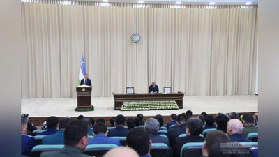 'Samarqandda xalq deputatlari viloyat kengashining navbatdan tashqari sessiyasi bo`lib o`tmoqda'ning rasmi