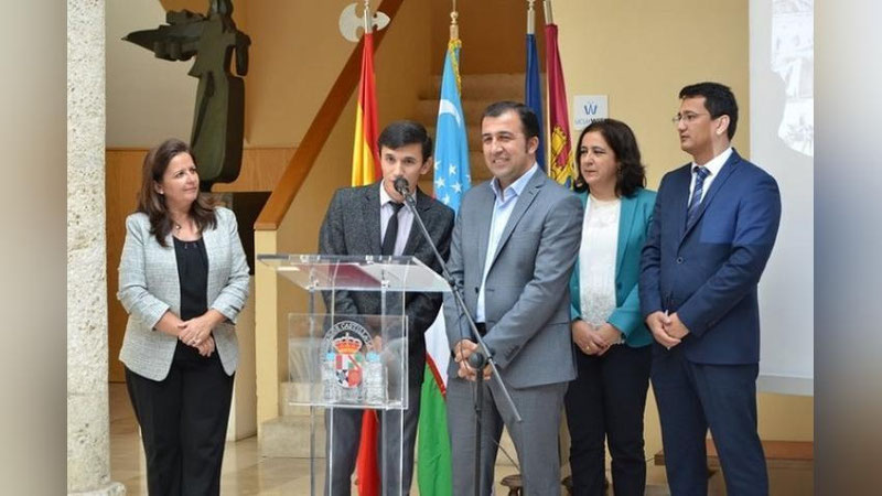 'Ispaniyada Husniddin Atoning foto ko`rgazmasi ochildi'ning rasmi