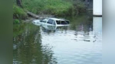 'Surxondaryoda "Neksiya" avtomashinasi kanalga tushib ketdi, ikki kishi halok bo`ldi'ning rasmi