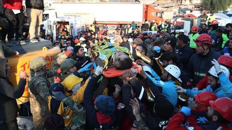 '⚡️ Kahramanmarashda zilziladan 116 soat o`tib 20 yoshli yigit, 122 soat o`tib esa 70 yoshli onaxon qutqarildi'ning rasmi