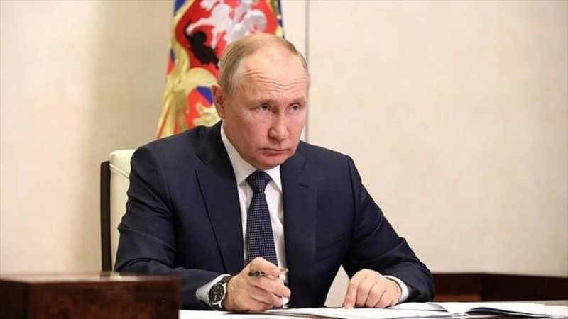 'Putin harbiy xizmatga oid tuzatishlar paketini imzoladi'ning rasmi