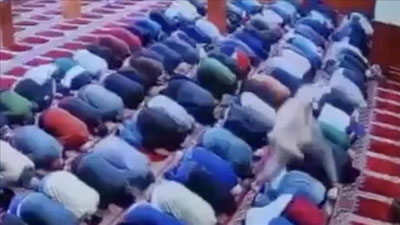 'AQShning Nyu-Jersi shtatida imom bomdod namozi vaqtida pichoqlab ketildi'ning rasmi