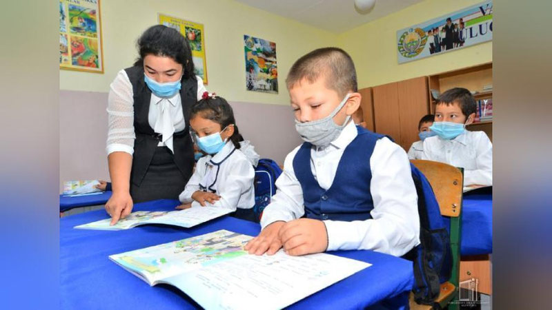 '2022-2023 o`quv yilidan boshlab maktablarga 45 nomdagi Kembrij nashriyotining ingliz tili va informatika darsliklari joriy etiladi'ning rasmi