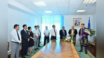 '​СОБИҚ МАДАНИЯТ ВАЗИРИ ВА УНИНГ БИРИНЧИ ЎРИНБОСАРИНИ КУЗАТИШ ТАДБИРИ БЎЛИБ ЎТДИ'ning rasmi