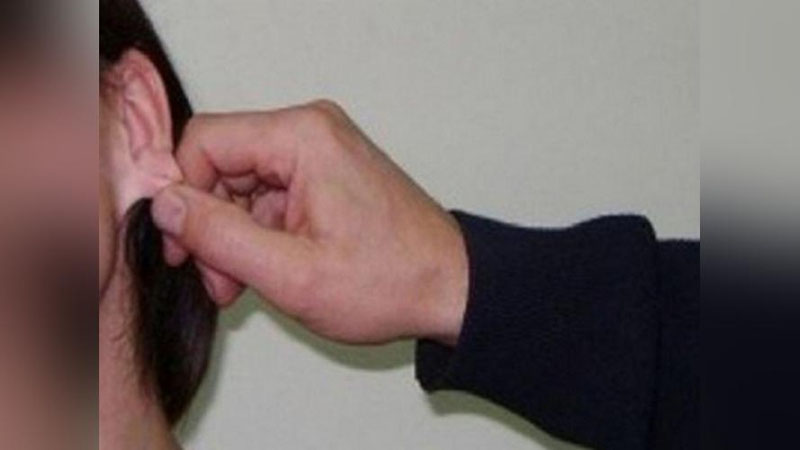 'Toshkentda ayolning qulog`idagi ziraklarni yulib qochgan yigit qo`lga olindi'ning rasmi