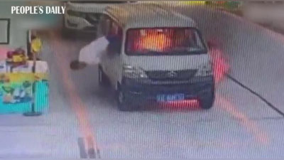 Изрображение 'Быстрая реакция водителя из Китая спасла ему жизнь (видео)'