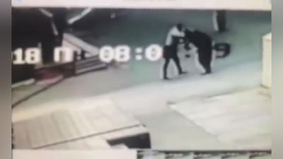 Изрображение 'В СЕТИ ПОЯВИЛИСЬ КАДРЫ ЖЕСТОКОГО УБИЙСТВА НА УЛИЦЕ В САМАРКАНДЕ (18+)'