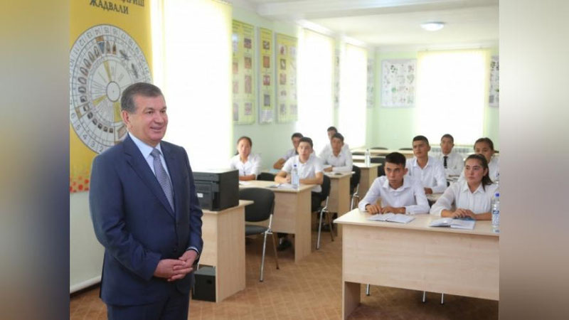 '​Shavkat Mirziyoev Farg`onada kollej o`quvchilari bilan suhbatda bo`ldi'ning rasmi