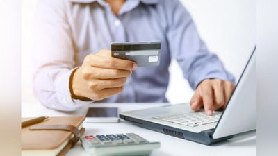 'Kogonda jamiyat rahbari va bank mutaxassisi fuqarolarga  rasmiylashtirilgan mikroqarzlarni o`zlashtirishgan'ning rasmi