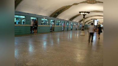 'Bugun ertalab metroda yana poezd to`xtab qoldi'ning rasmi