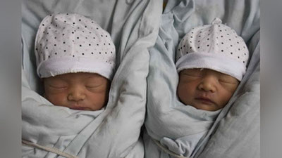 'Navoiylik oliy toifali shifokor ayolning egizak farzandlaridan birini 2 soat davomida asossiz tug`dirmay olib o`tirgani bois uni o`ldirib qo`ydi'ning rasmi