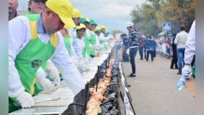 Изрображение 'В КАЗАХСТАНЕ ПРИГОТОВИЛИ САМЫЙ ДЛИННЫЙ ШАШЛЫК В МИРЕ (ВИДЕО)'