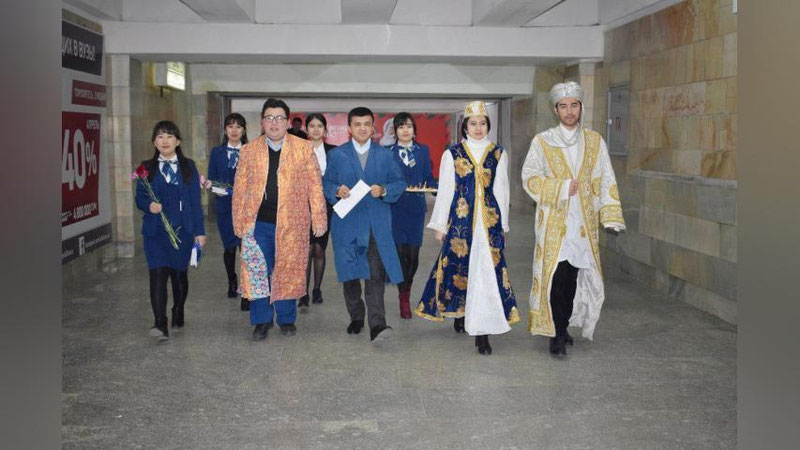 'Talabalar tashabbusi bilan "Navoiy va biz" aksiyasi o`tkazilmoqda'ning rasmi