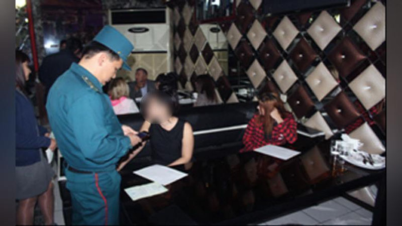 'Samarqanddagi "O`quvchi" va "Tun" tadbirida voyaga etmaganlar tungi klublarda yurganligi aniqlandi'ning rasmi