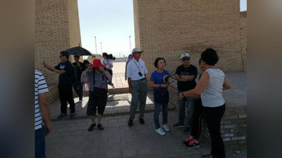 'Bu manzillar ko`plab tarixiy voqealar guvohi bo`lgan'ning rasmi