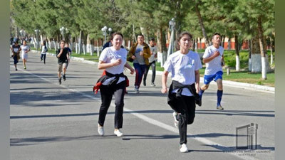 'Самарқандда ташкил этилган “Ёшлар марафони”да 6 мингга яқин кўнгилли иштирок этди (фото)'ning rasmi