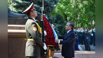 Изрображение 'ПРЕЗИДЕНТ ПОЧТИЛ ПАМЯТЬ ПОГИБШИХ ВО ВТОРОЙ МИРОВОЙ ВОЙНЕ И ПОЗДРАВИЛ ВЕТЕРАНОВ'