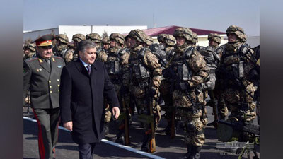 'Президент  ҳарбийларнинг хизмат ва яшаш шароитлари билан танишди'ning rasmi