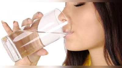 'Suvni to`g`ri ichish insultni oldini oladi'ning rasmi