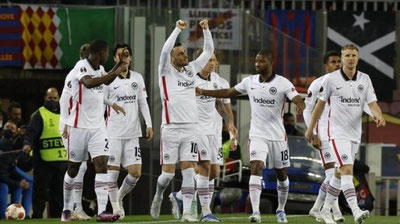 'ЕЛ. "Барселона" ўз майдонида "Айнтрахт"га ютқазиб қўйди ва мусобақани тарк этди'ning rasmi