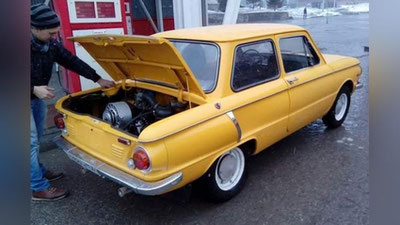 Изрображение 'НОВЫЙ РЕКОРД: В "ЗАПОРОЖЕЦ" СМОГЛИ ЗАЛЕЗТЬ 17 ЧЕЛОВЕК (ВИДЕО)'