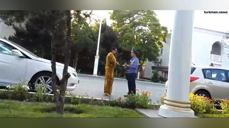 'Turkmanistonda turmushga chiqmagan ayollarga haydovchilik guvohnomasi berish taqiqlandi'ning rasmi