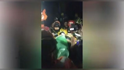 Изрображение 'Спасатели МЧС Узбекистана спасли супружескую пару из-под руин в Хатайе'
