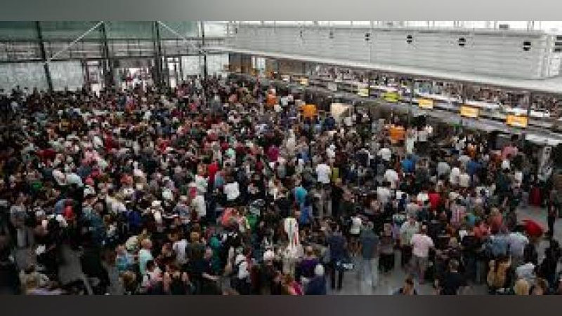 'Myunxenda yuzlab reyslar bekor qilindi 'ning rasmi