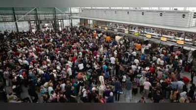 'Myunxenda yuzlab reyslar bekor qilindi 'ning rasmi