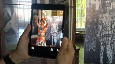 Изрображение 'ВИРТУАЛЬНАЯ ДЕВУШКА СТАНЦУЕТ В ПИТЕРСКОМ МУЗЕЕ В ЧЕСТЬ ОТКРЫТИЯ КОНГРЕССА (ВИДЕО)'