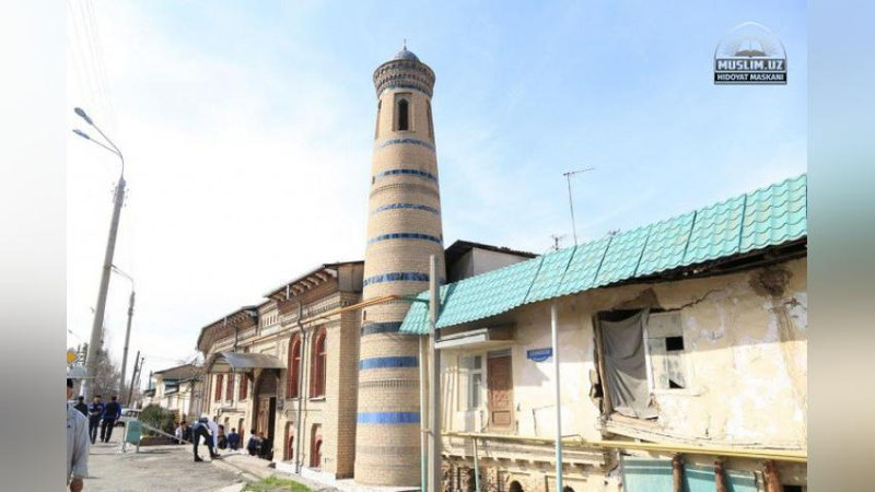 'Фототанқид: 165 йиллик масжидга туташ уй қачон таъмирланади?'ning rasmi