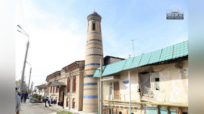 'Фототанқид: 165 йиллик масжидга туташ уй қачон таъмирланади?'ning rasmi