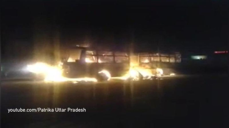 '​Hindistonda avtobus ichidagi 22 nafar yo`lovchi tiriklay yonib ketdi (Video)'ning rasmi