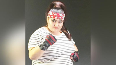 '​Qiziqchi Halima Ibragimovaning avtomobiliga hujum uyushtirildi'ning rasmi