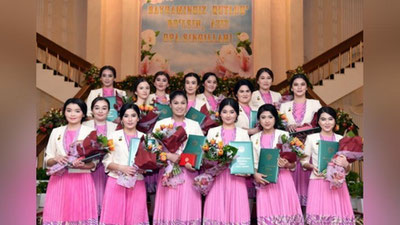 '​Zulfiya nomidagi Davlat mukofoti bu yil istisno tariqasida 15 nafar qizga topshirildi'ning rasmi