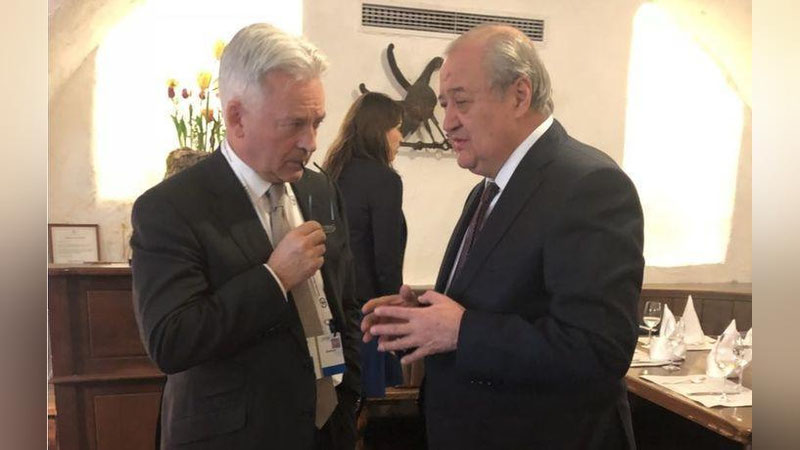 'Buyuk Britaniya tashqi ishlar davlat vaziri bilan fikr almashildi'ning rasmi