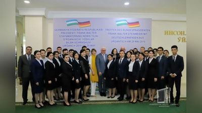 Изрображение 'Штайнмайер похвалил ургенчских студентов за знание немецкого языка'