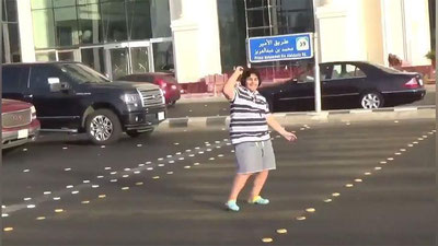 'САУДИЯ АРАБИСТОНИ ПОЛИЦИЯСИ КЎЧАДА “МАКАРЕНА”ГА РАҚСГА ТУШГАН ЎСМИРНИ ҚАМОҚҚА ОЛДИ (ВИДЕО)'ning rasmi