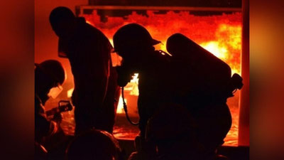 Изрображение 'КРУПНЫЙ ПОЖАР В ТАШКЕНТЕ: СГОРЕЛ МЕБЕЛЬНЫЙ ЦЕХ (ФОТО)'