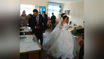 'Qashqadaryoda to`yi bo`layotgan kelin-kuyovlar saylovga kelishdi (foto)'ning rasmi