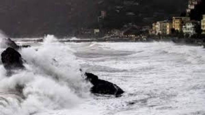 'Fransiyaga to`fon yopirildi 'ning rasmi