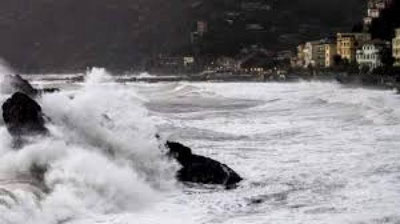 'Fransiyaga to`fon yopirildi 'ning rasmi