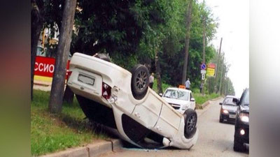 'Haydovchi ehtiyotsizligi sabab “Lasetti” ag`darilib, ikki kishi jarohat oldi'ning rasmi
