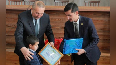 'Yosh kitobxonga “Spark” beriladi'ning rasmi