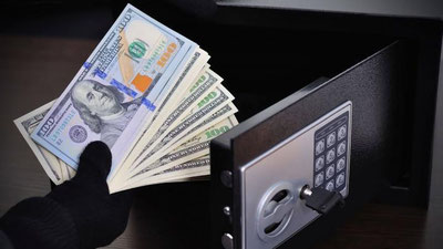 'Qo`qonda tadbirkorning uyidan 5 mlrd. so`mdan ziyod pul o`g`irlandi. O`g`rilar shu uyning bekasi va haydovchisi 'ning rasmi