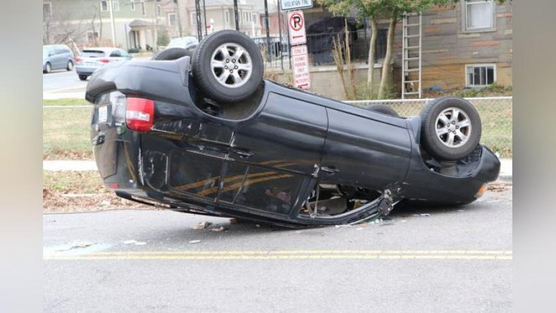 'Peshku tumanida avtomashina ag`darilishi natijasida ikki yo`lovchi tan jarohati oldi'ning rasmi